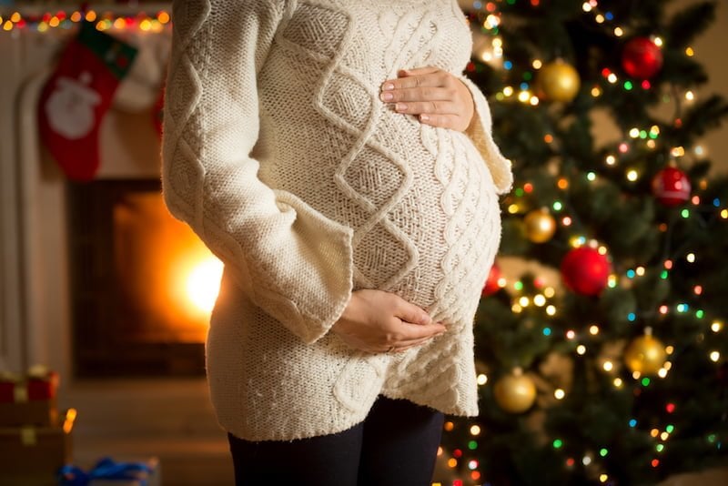 6 Tips for Healthy Holiday Decorating While Pregnant