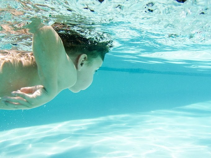 dangers of chlorine in swimming pools