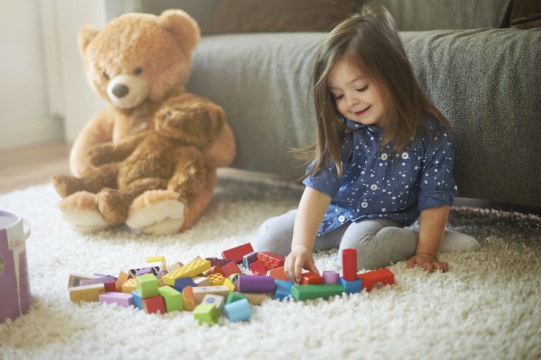 Why & How to Choose Battery-Free Toys