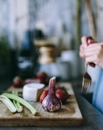 Garlic has been shown to boost the immune system, making it a great fighter of colds. A diet rich in garlic has shown to help lower the risk of nearly all types of cancer, possibly even helping to slow tumor growth.