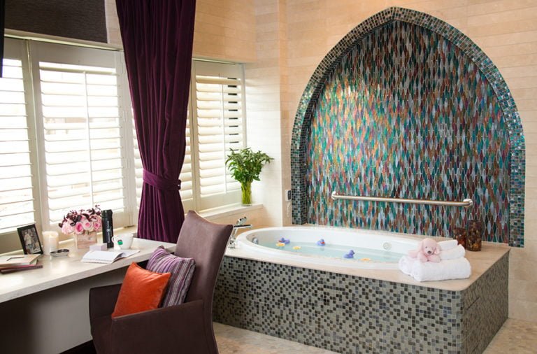 The Best of Both Worlds: Natural Birth in a Private Suite