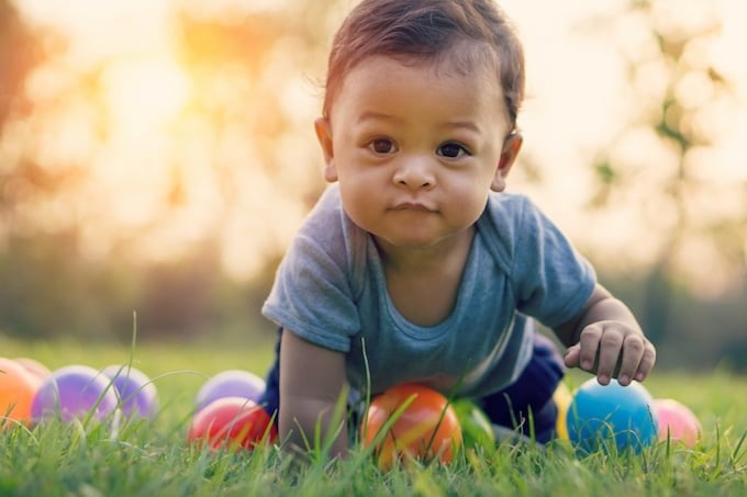 baby walking on knees