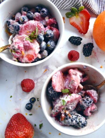 Fresh Berry Salad with Greek Yogurt