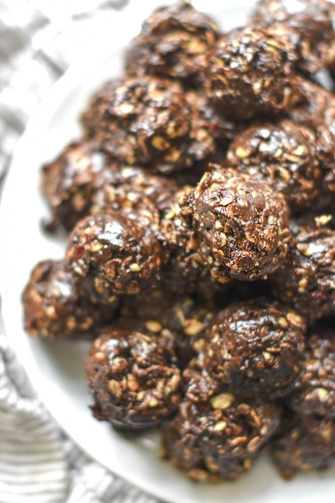 Almond Butter and Oat No-Bake Cookie Bites