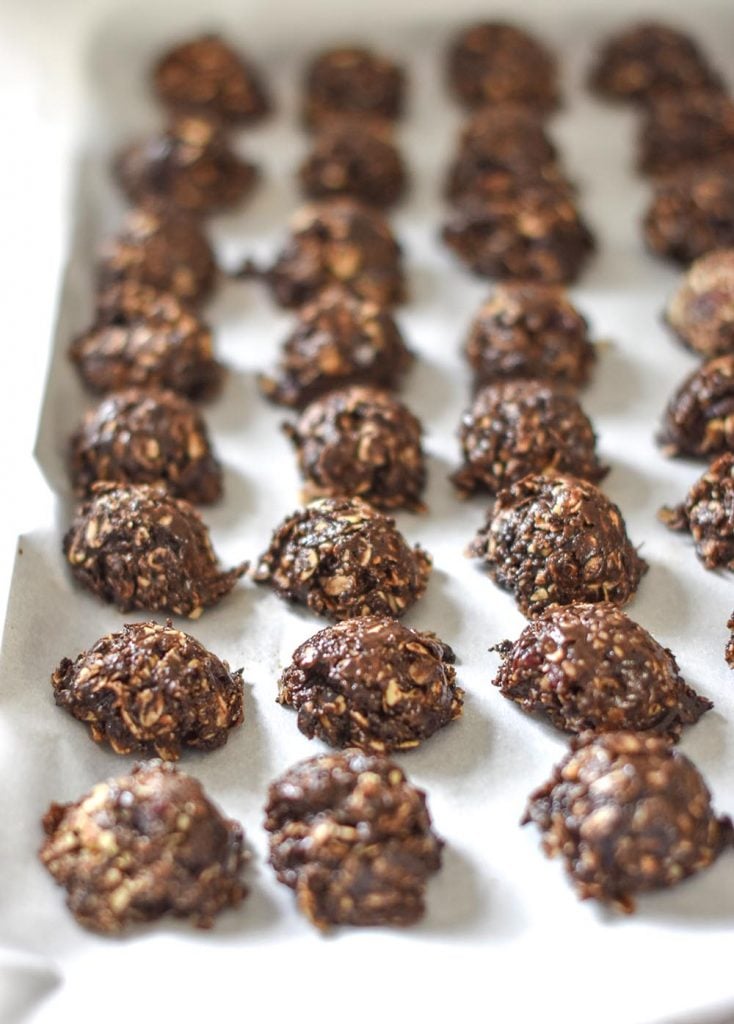  Almond butter and oat no-bake cookie bites