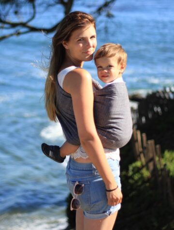 the benefits of babywearing for mom and baby