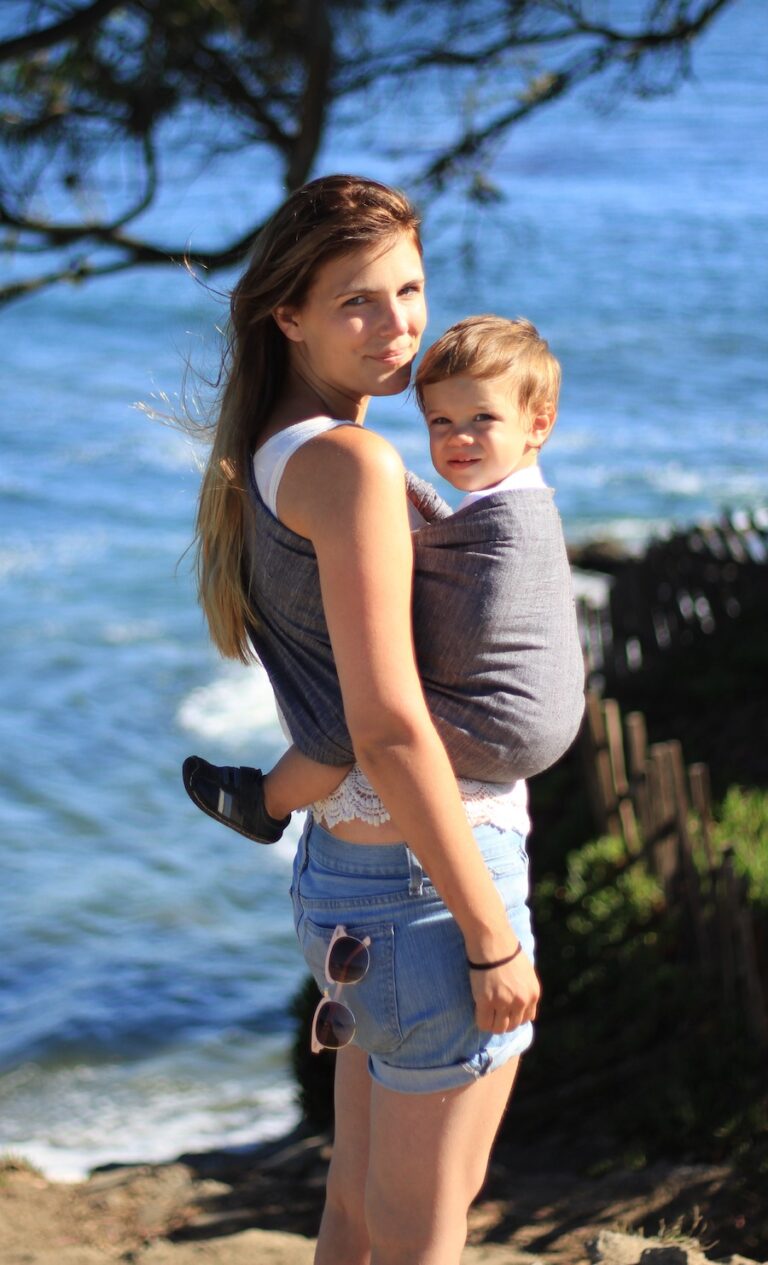 8 Benefits of Babywearing for Mom & Baby