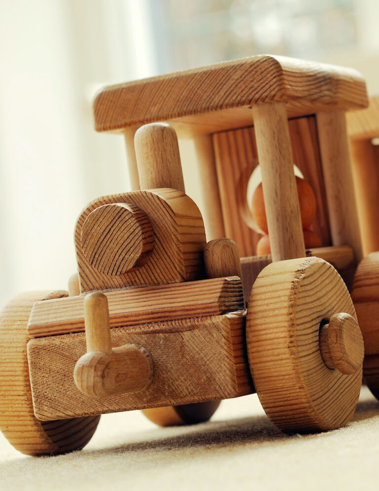 Why & How to Choose the Best No Battery Toys for Kids