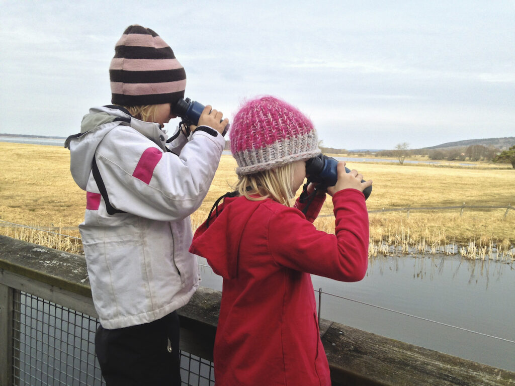 friluftsliv girls in nature