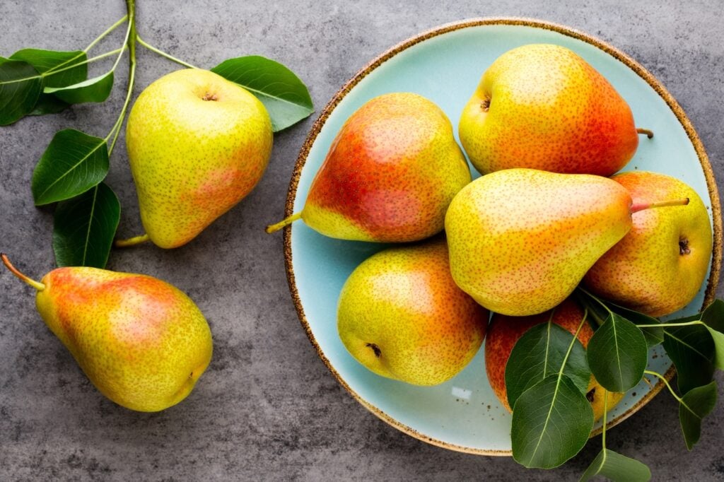 pears in bowl