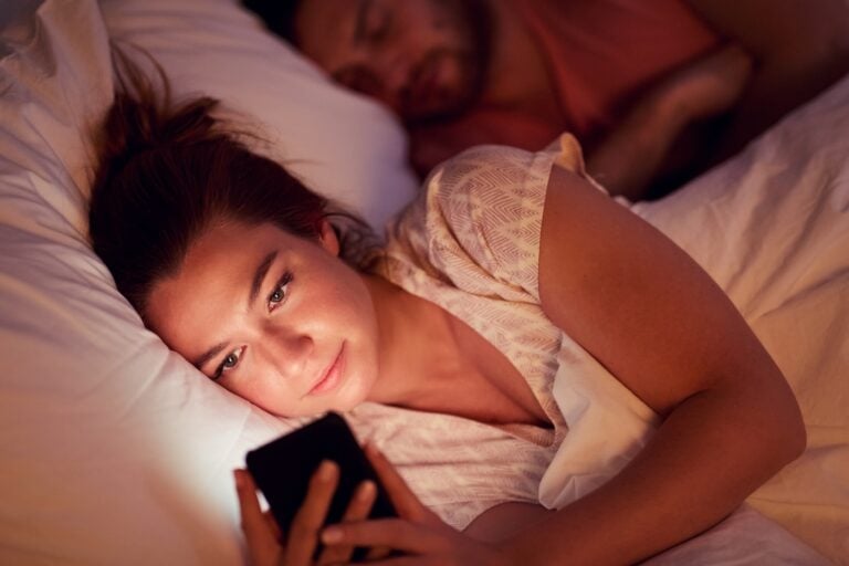 Why Your Brain & Nervous System Need a Phone Break Before Bed